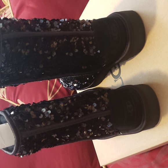 NEW UGG Classic Short Chunky Sequin black..size 7 - Picture 5 of 7